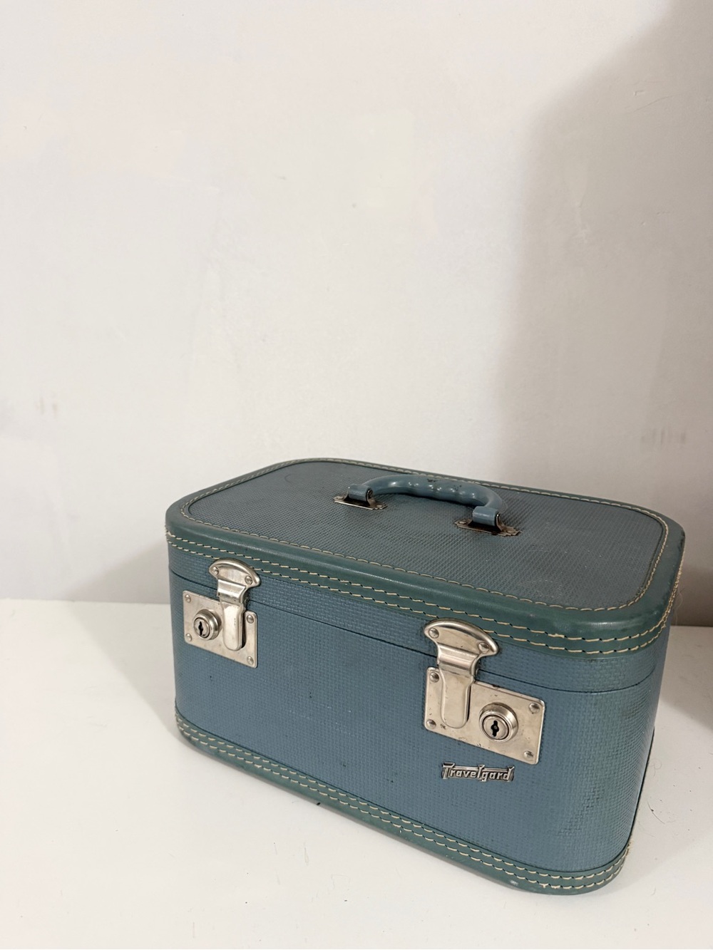 TRAVELGARD VINTAGE Blue Train Case with Silver Hardware